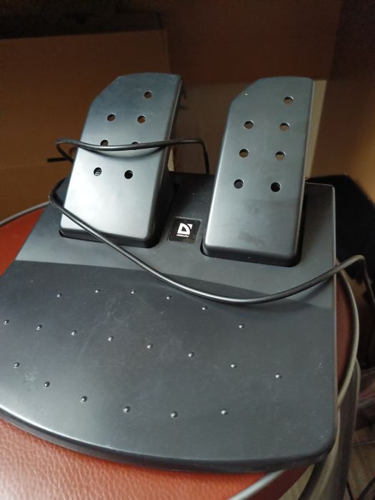 Руль с педалями и креплением на стол