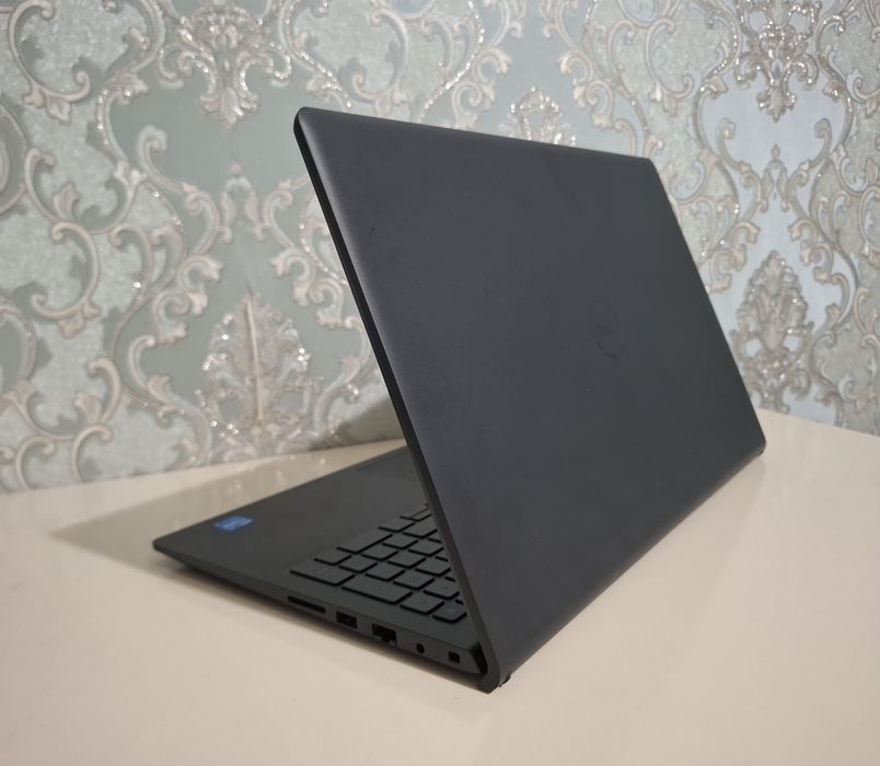 Noutbuk Dell Vostro 15  3530—Core i5-1334U, 8GB RAM/512G/ 15,6 120 Hz