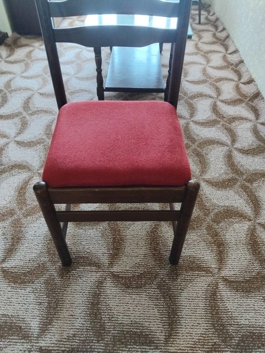 Столове трапезни с мека седалка