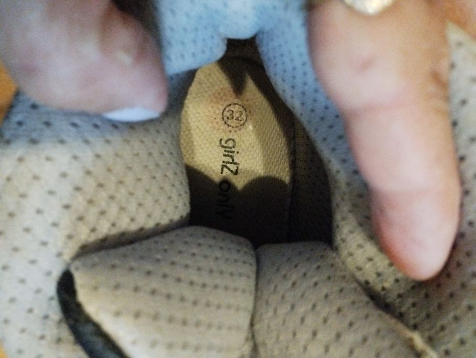 Ghete și adidași Geox cu lumini+ bluză cadou