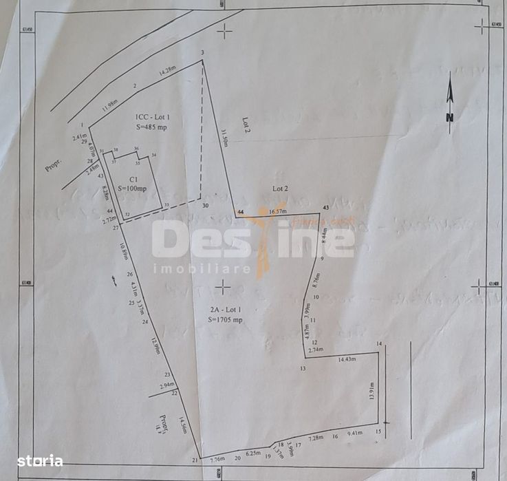 Teren de 2.190 mp în Uricani, cu deschidere la două drumuri