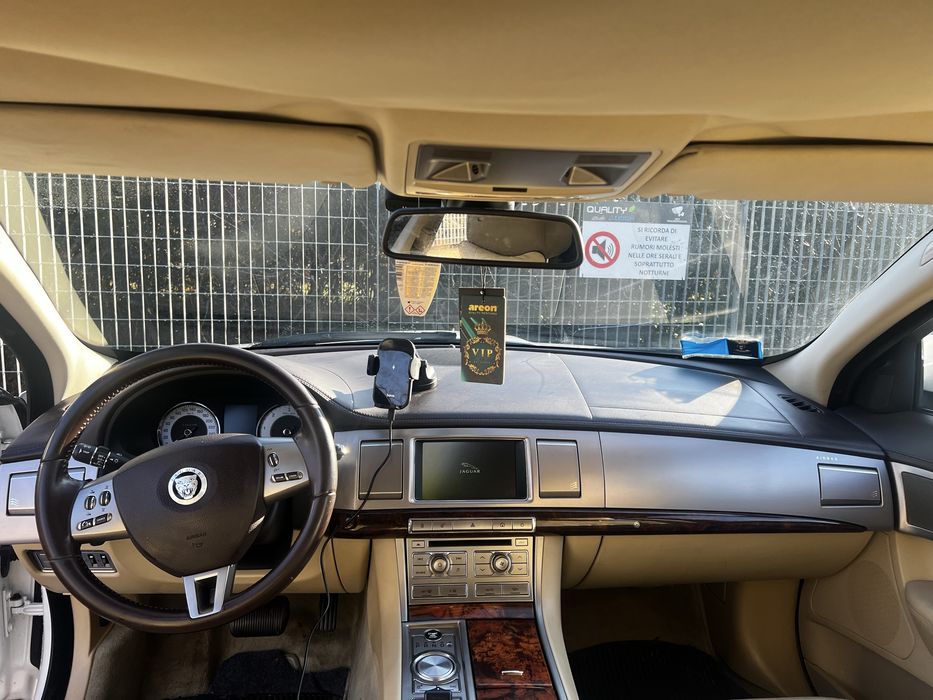 Jaguar xf