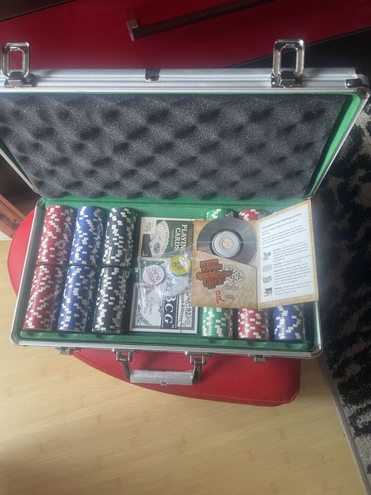Trusa poker,  300 jetoane