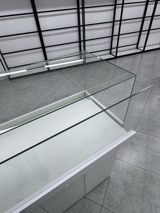 Стеклянная ветрина