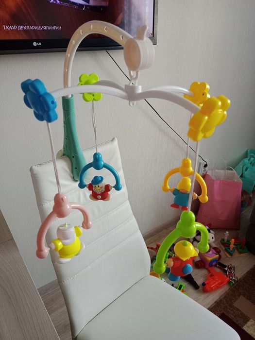 Кронштейн держатель игрушки для детской кроватки,