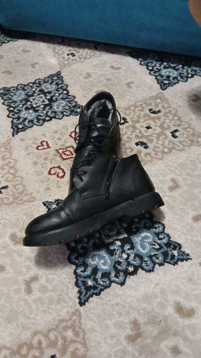 Продаються обувь