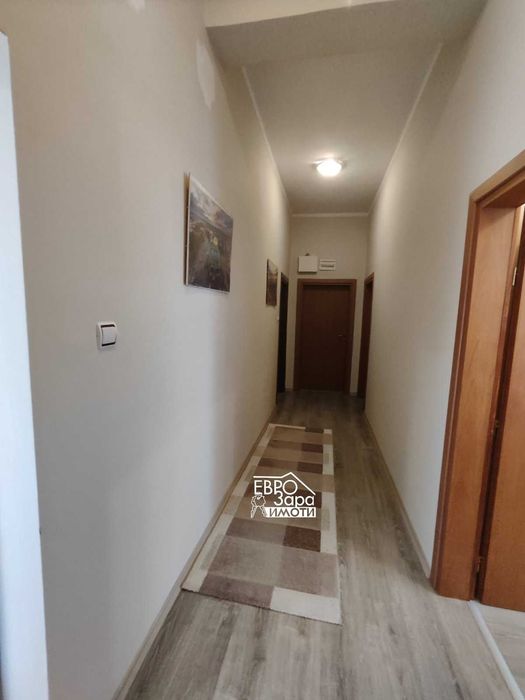 Масивна сграда за продажба – автосервиз плюс два жилищни имота