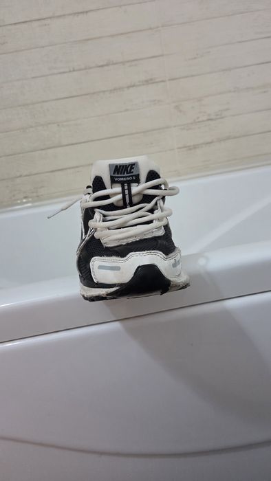 Nike vomero 5...