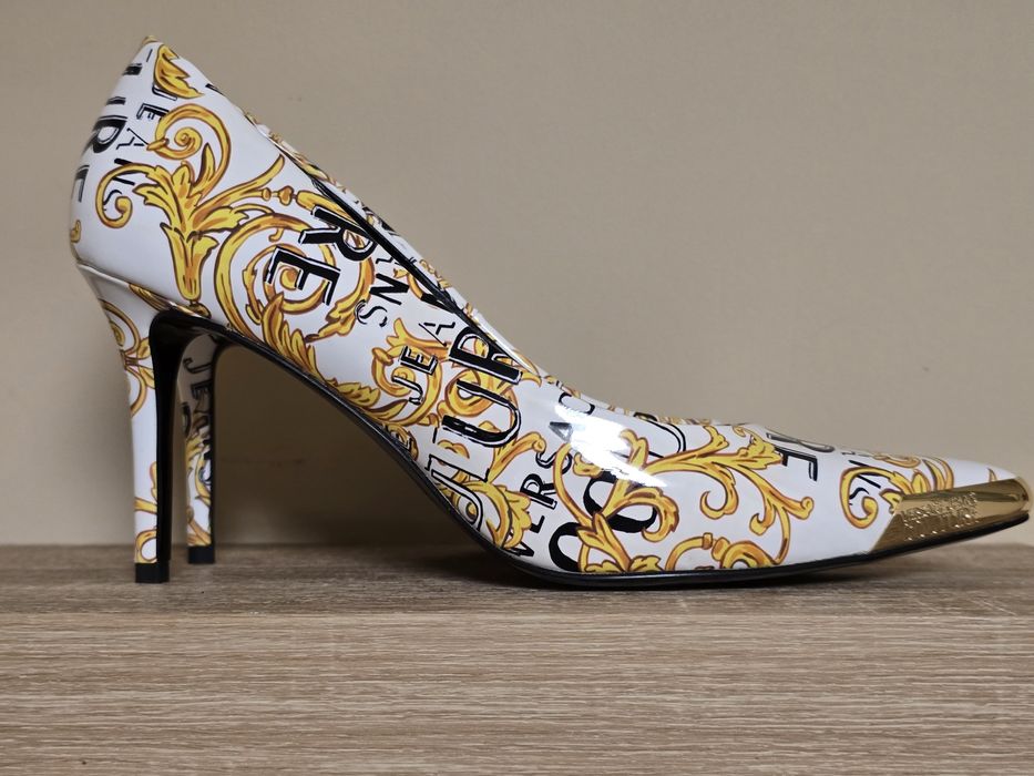 Versace Jeans Couture нови оригинални дамски обувки