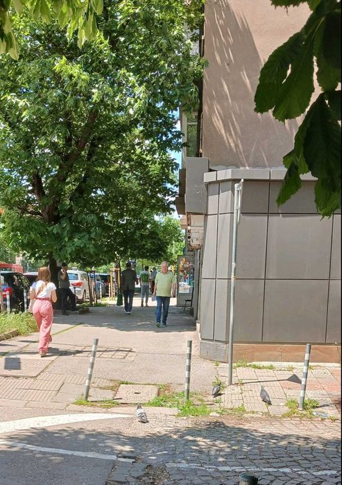 дава под наем магазин