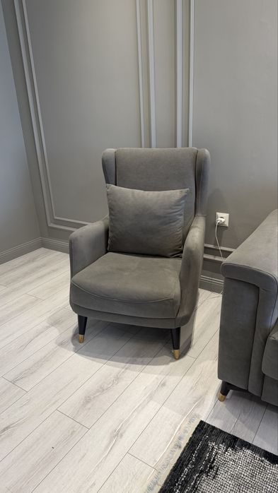 Тройка: диван и два кресла