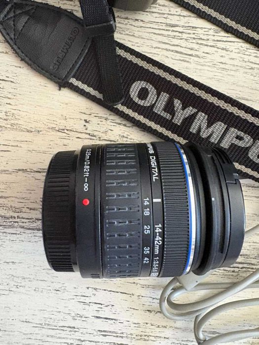 Olympus E-420 DSLR двоен кит 14-42mm + 40-150mm употребяван с аксесоари