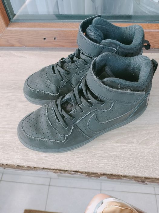 Adidași Nike.   .