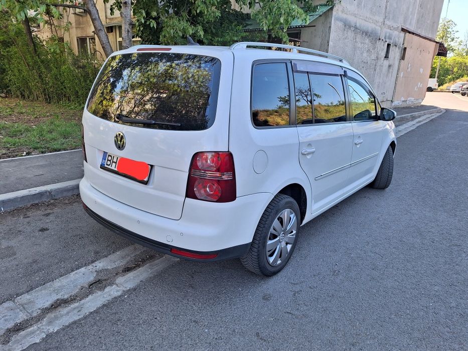 VOLKSWAGEN Touran 2010 — imagine 4