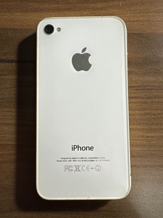 I phone 4s бял изряден с нова батерия