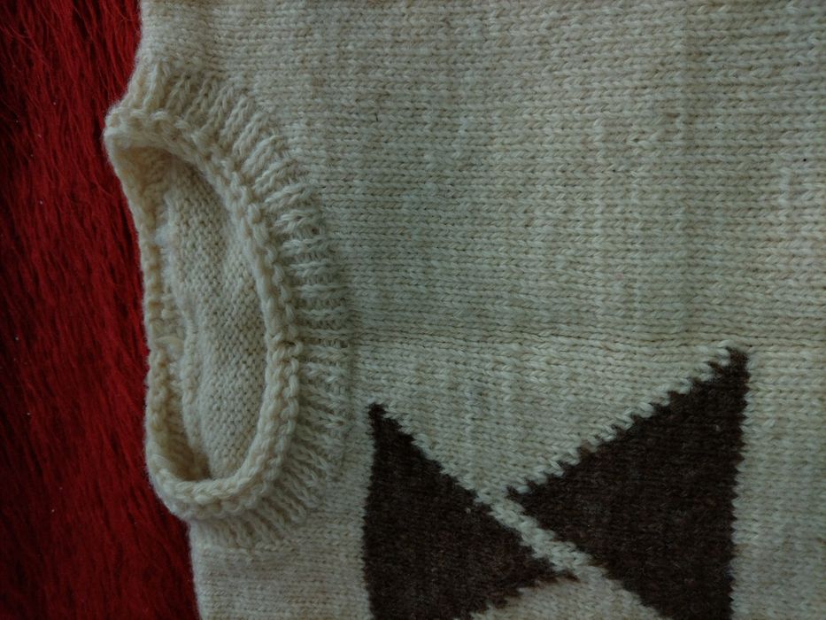 Нови пуловери, елеци-100%вълна..