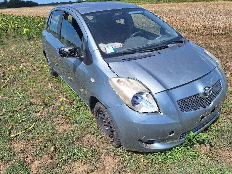 Dezmembrez toyota yaris an 2010