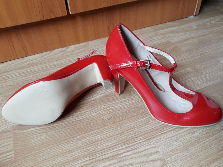 Pantofi purtati o singura data