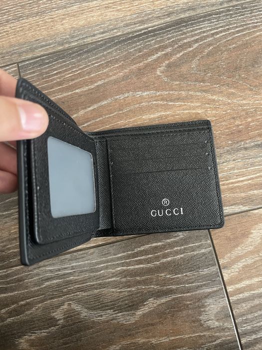 Portofel gucci.