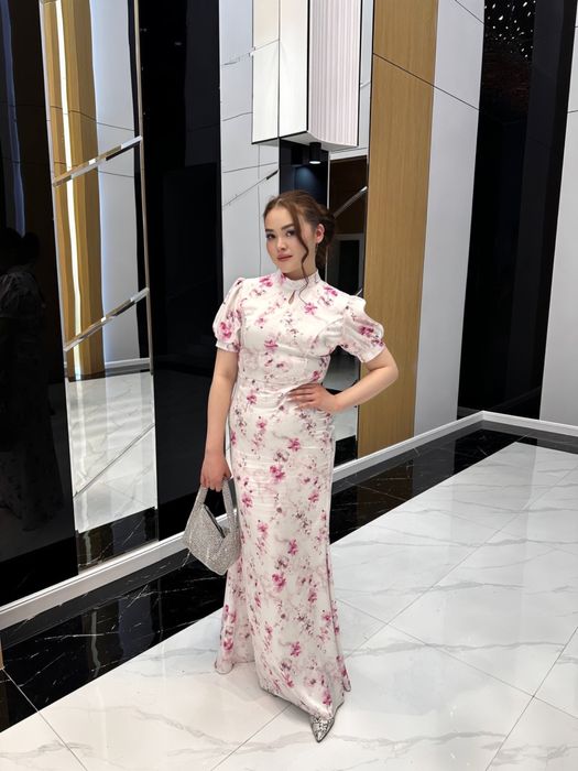 Атласное платье.