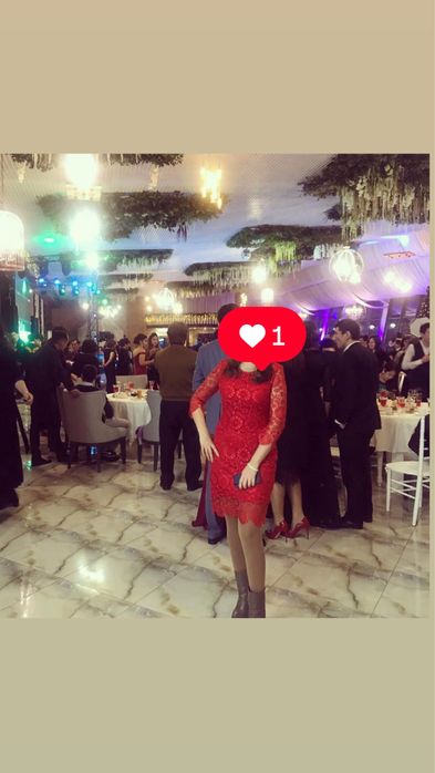 Красивое красное платье