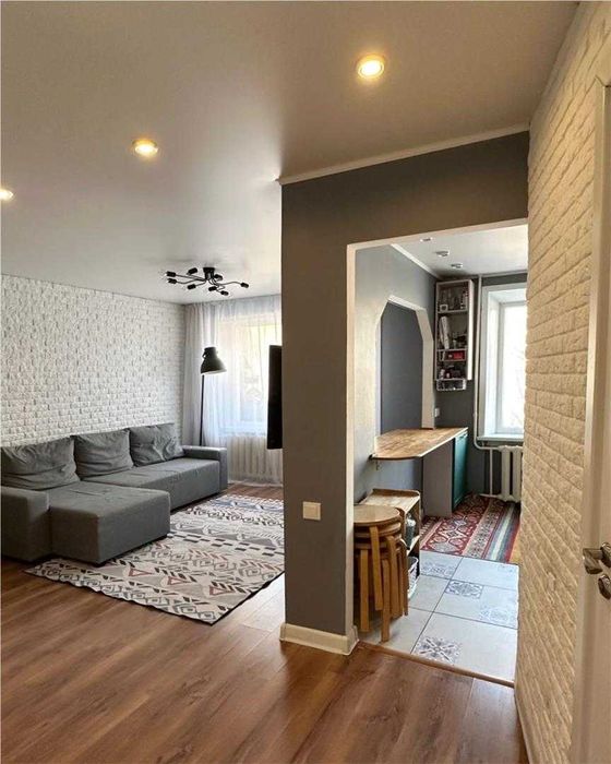 2х комнатная с ремонтом на Евразии