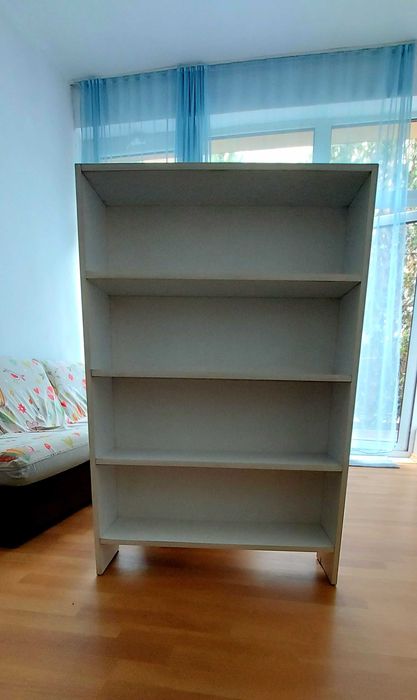 Офис бюро и етажерка за книги