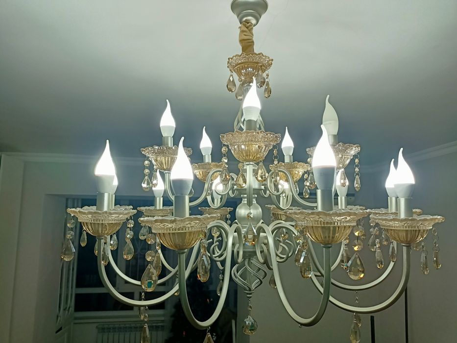 Люстра на поталок