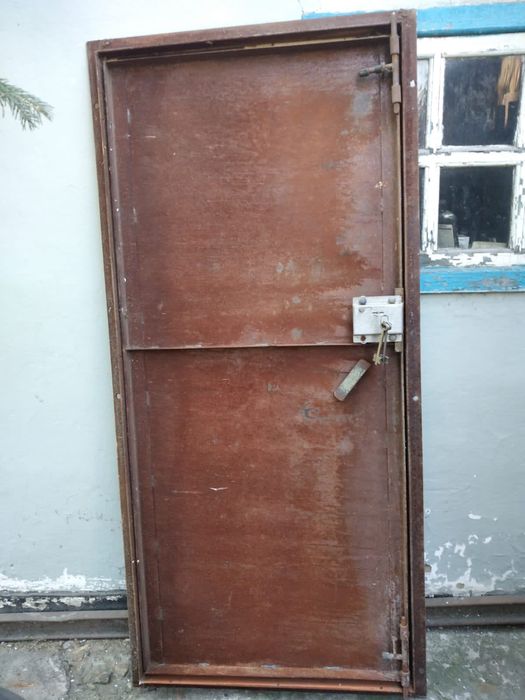 Дверь железная