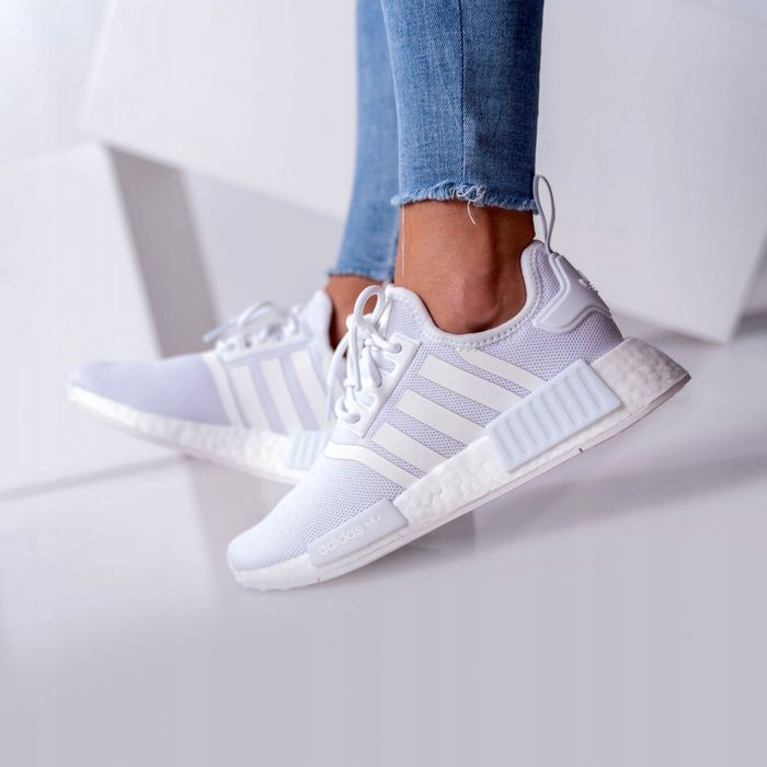 Adidas NMD_R1 - ОРИГИНАЛНИ дамски маратонки 38,5/24,5см