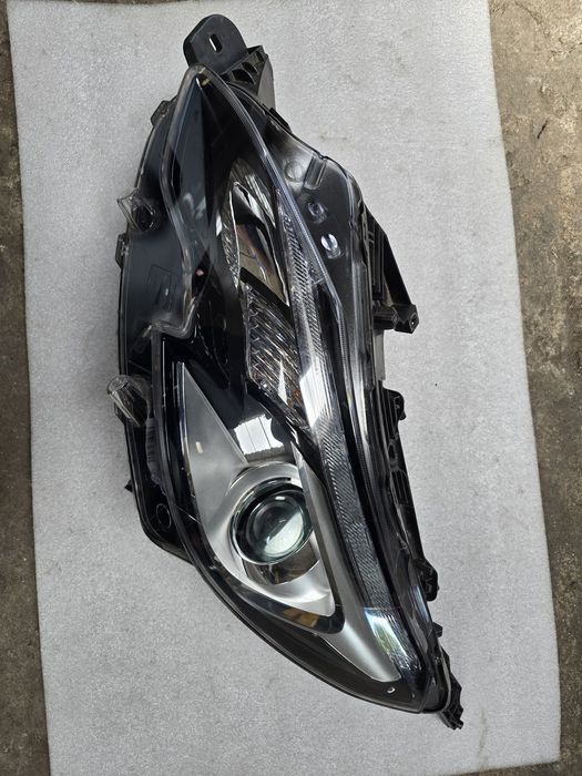 Ляв фар за Peugeot 2008 / Пежо 2008 - 2016- 2019г.