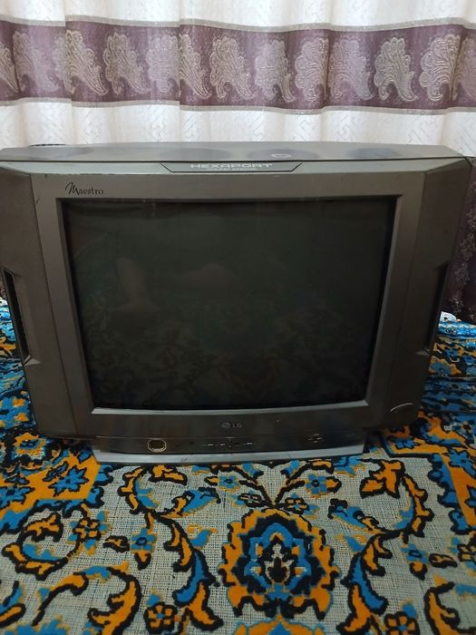 Televizor ishlaydi tuneli bor 24 ta kanali bor