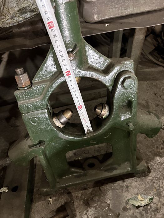 Продам люнеты на токарные станки