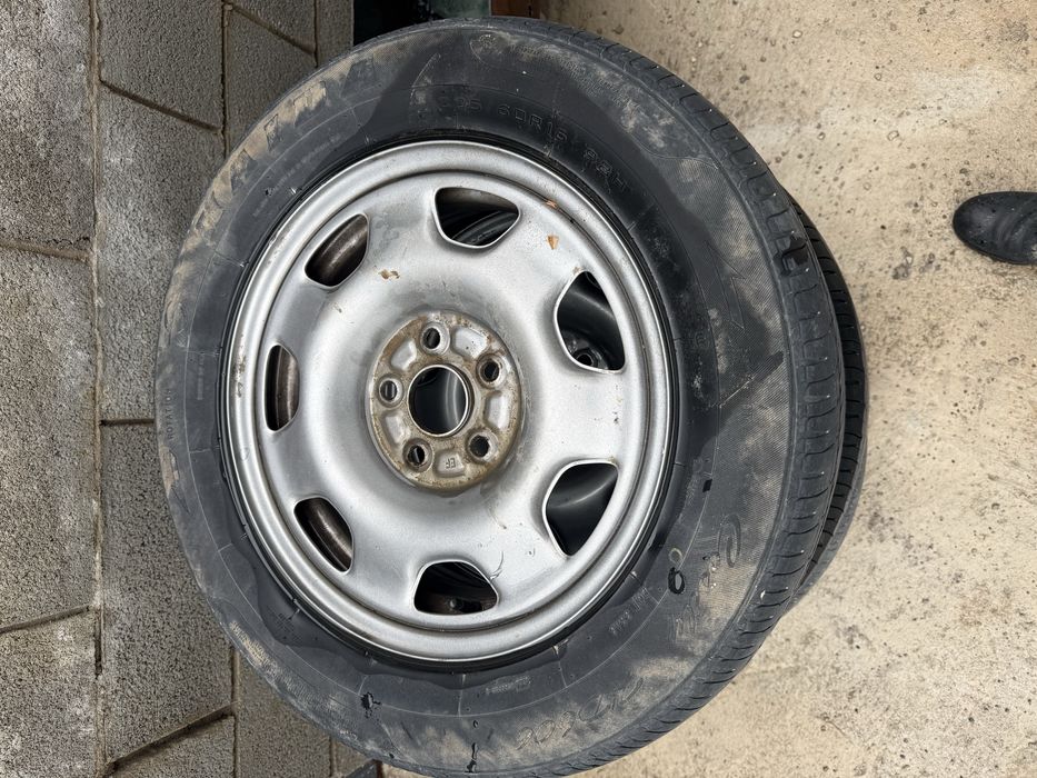 Шина с диками б/у