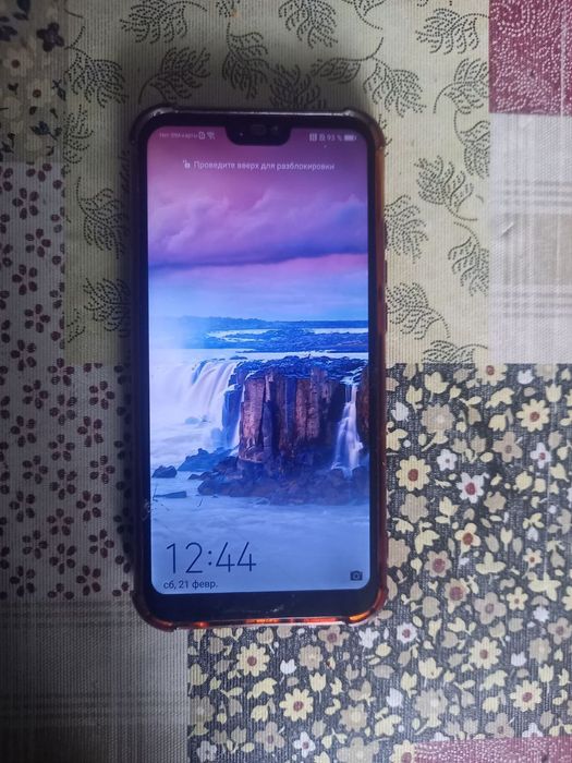 Телефон Huawei p20 lite