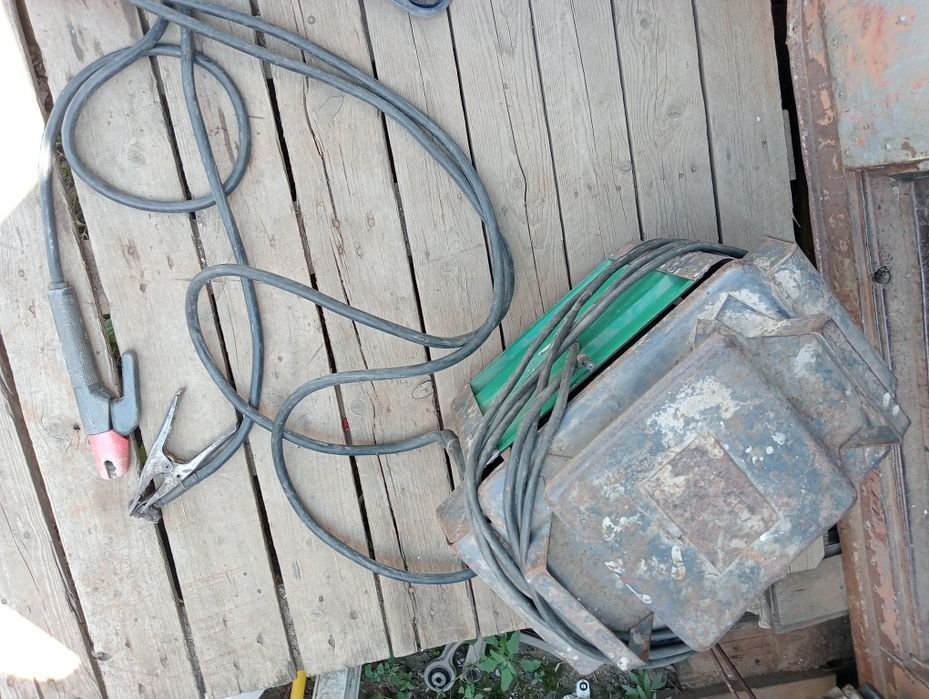 Продам сварочный аппарат советского образца.