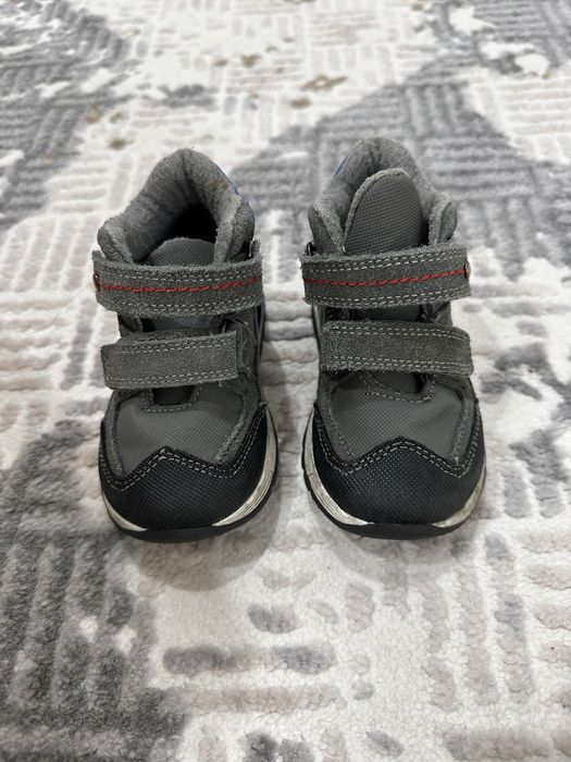 Продам ботинки на мальчика