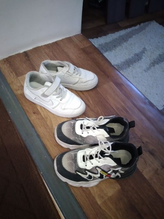 Отдам обувь за шоколадки каждую.