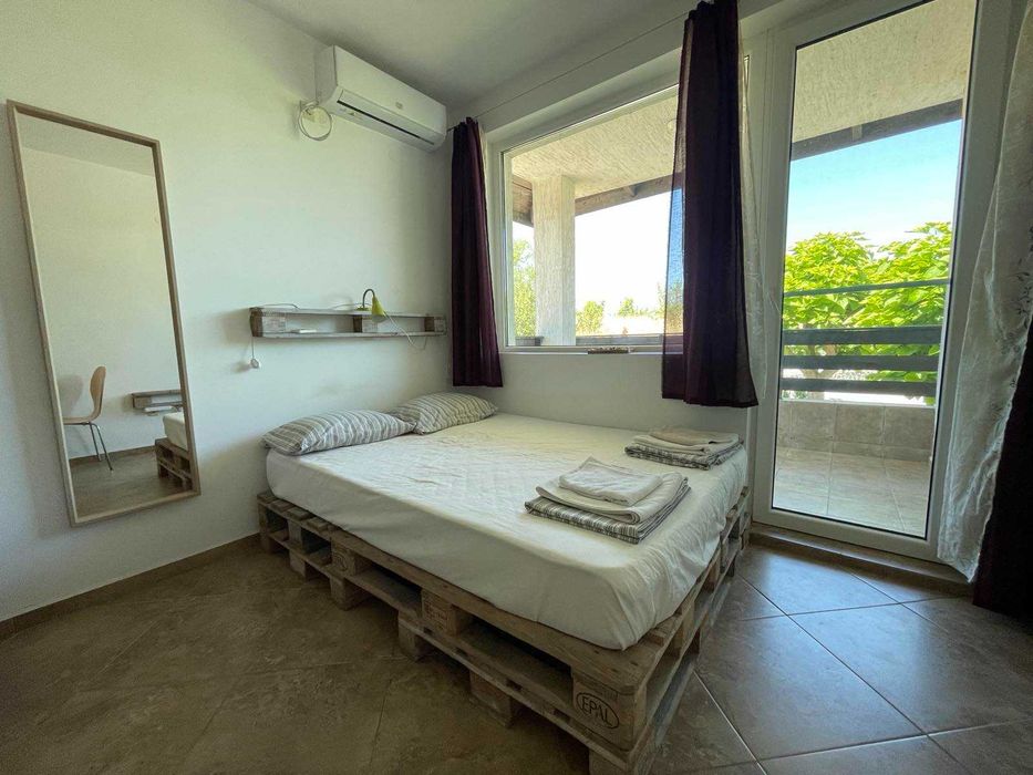 Дава се под наем Тристаен апартамент в с. Лозенец, Област Бургас - 120 кв.м за 9180 € - Снимка #11