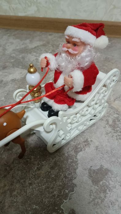 Санта Клаус с музыкой