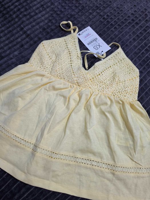 Дамски блузи и потници на Zara и Stradivarius