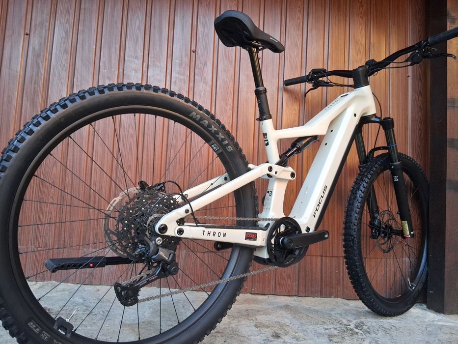 Focus  THRON 7,   800WH / saiz --M/2026g