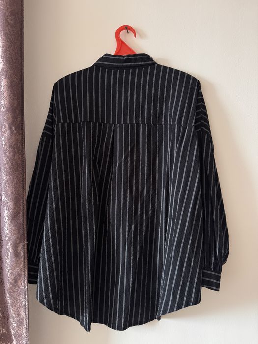 Продам рубашку черную в полоску