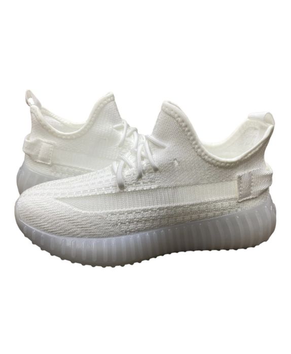 Кроссовки новые продам