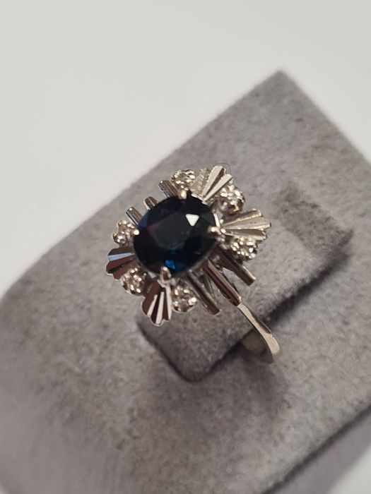 Inel din aur alb 18k, cu safir natural si diamante naturale, IAU828