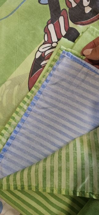 Единичен комплект чаршафи