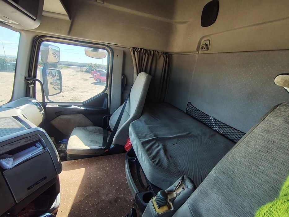 Ansamblu Renault Premium 440 + trailer utilaje 3 axe