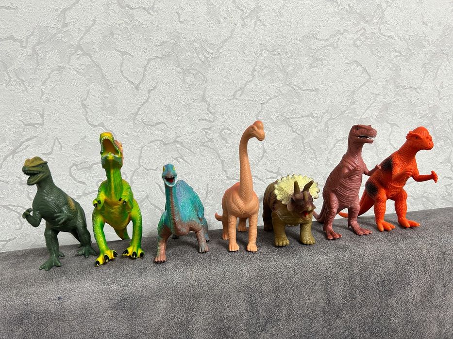 Продам игрушки динозавров