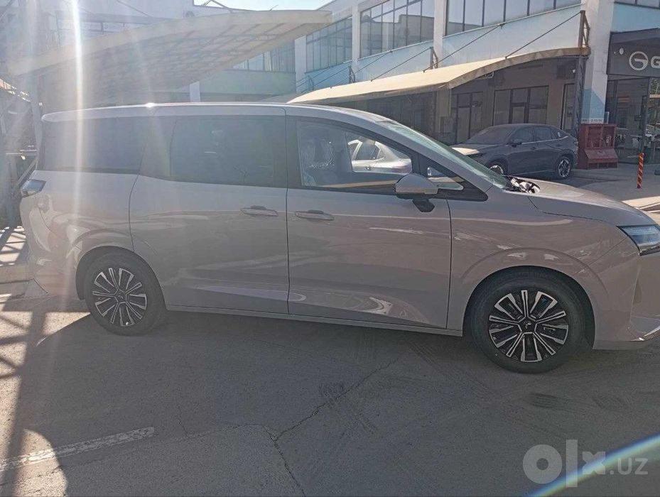 Wuling Xingguang 730 PHEV