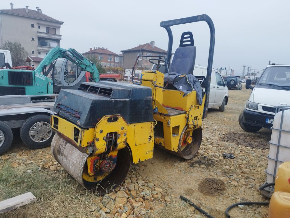 Транспортни услуги с  Самосвал,,Багер,Челен Товарач и Мотокар